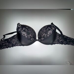 Victoria’s Secret very sexy temptation bra 38d